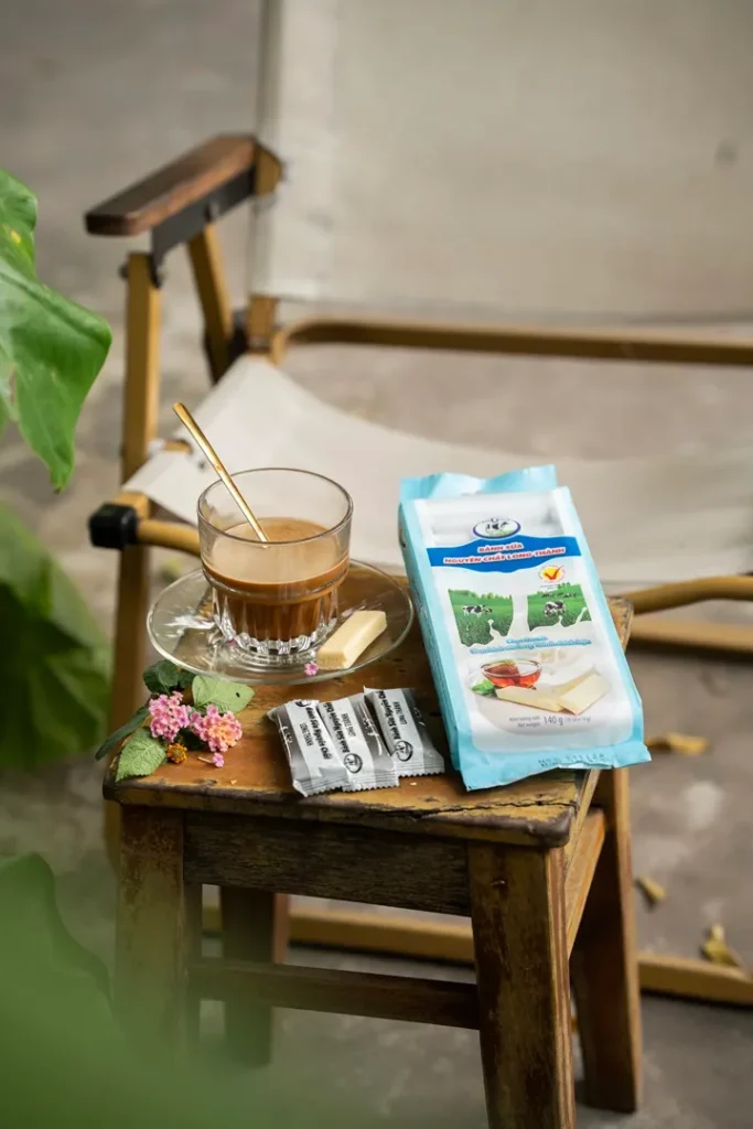 Thưởng thức Bánh Sữa Nguyên Chất Long Thành