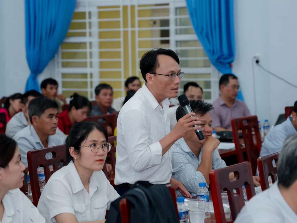 Hoi thao mu trom 12