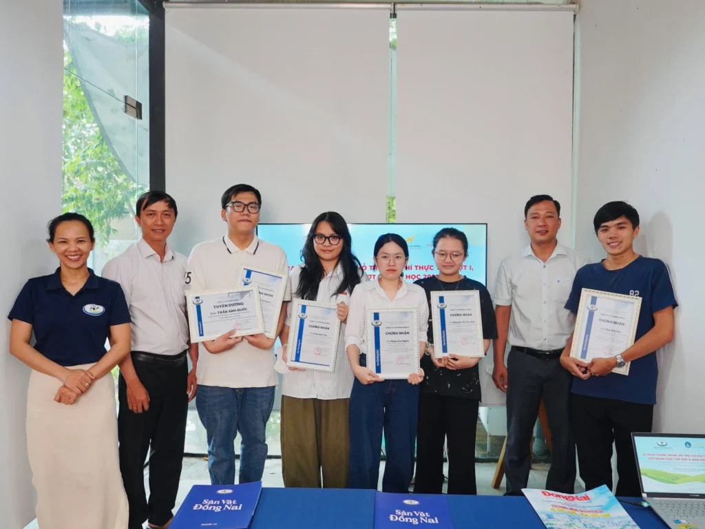 Quang cảnh lễ trao chứng nhận thực tập từ Nhà sản xuất Đặc sản Domilk