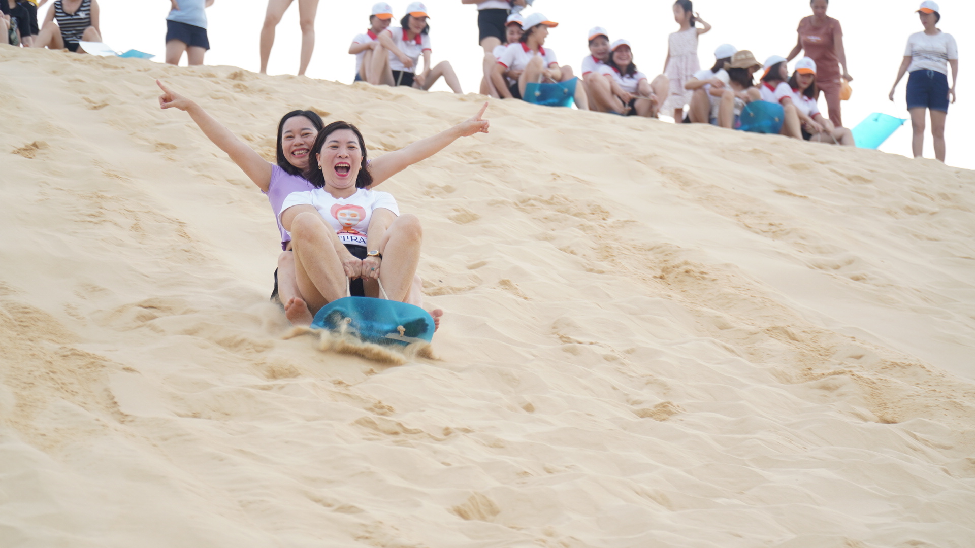 Du lịch Phan Thiết khám phá Đồi Cát Bay với những triền cát vàng đặc trưng