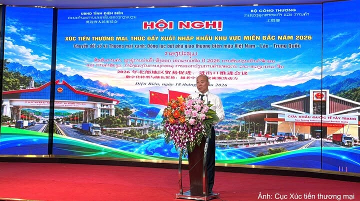Toàn cảnh khu vực sân khấu tại Hội nghị Xúc tiến thương mại, thúc đẩy xuất nhập khẩu khu vực miền Bắc năm 2026 ở Điện Biên.